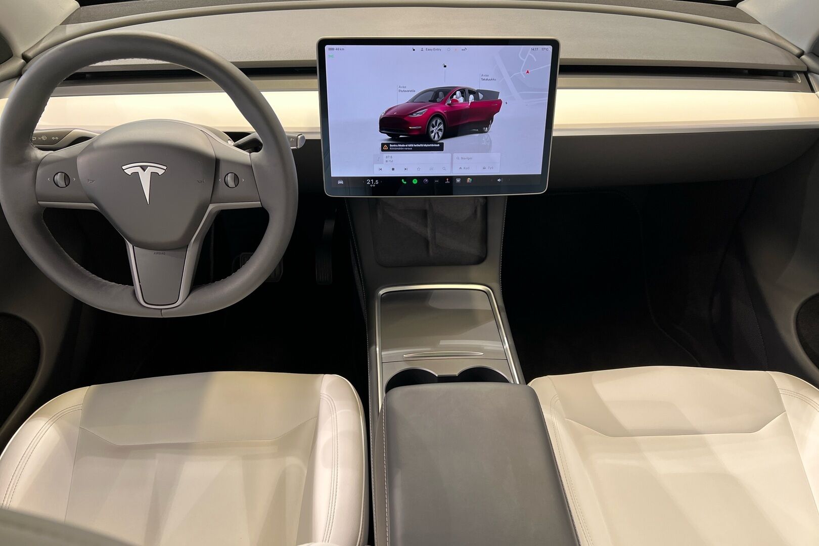 TESLA MODEL Y iso kuva 11