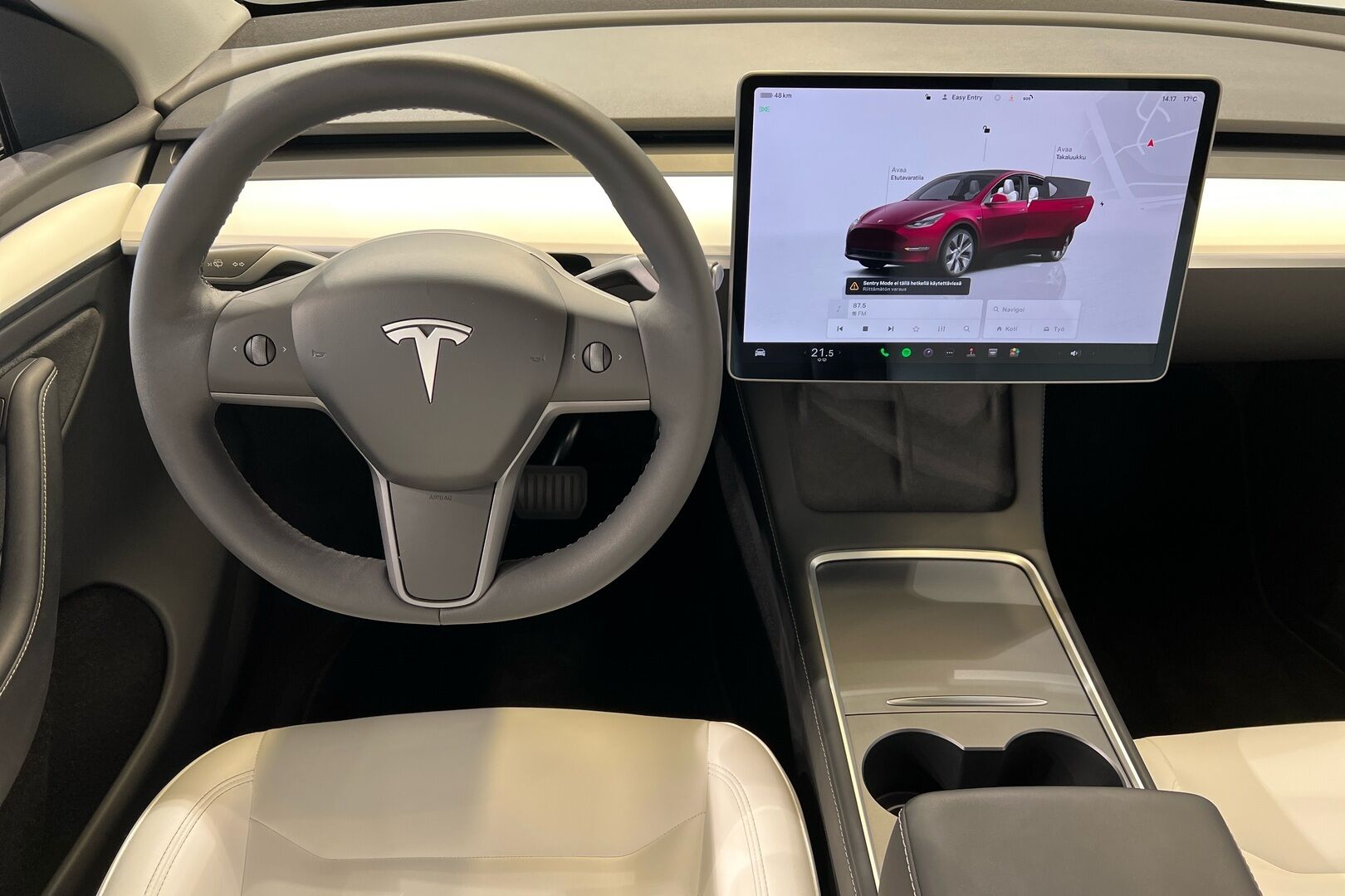 TESLA MODEL Y iso kuva 12