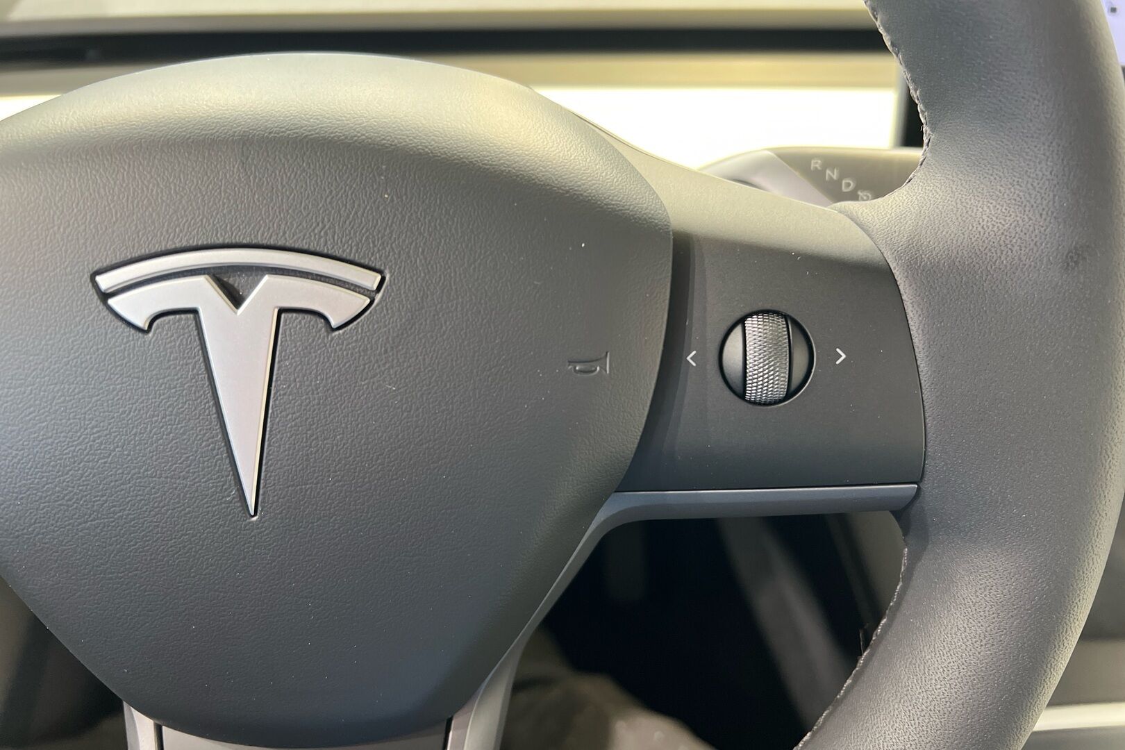 TESLA MODEL Y iso kuva 19