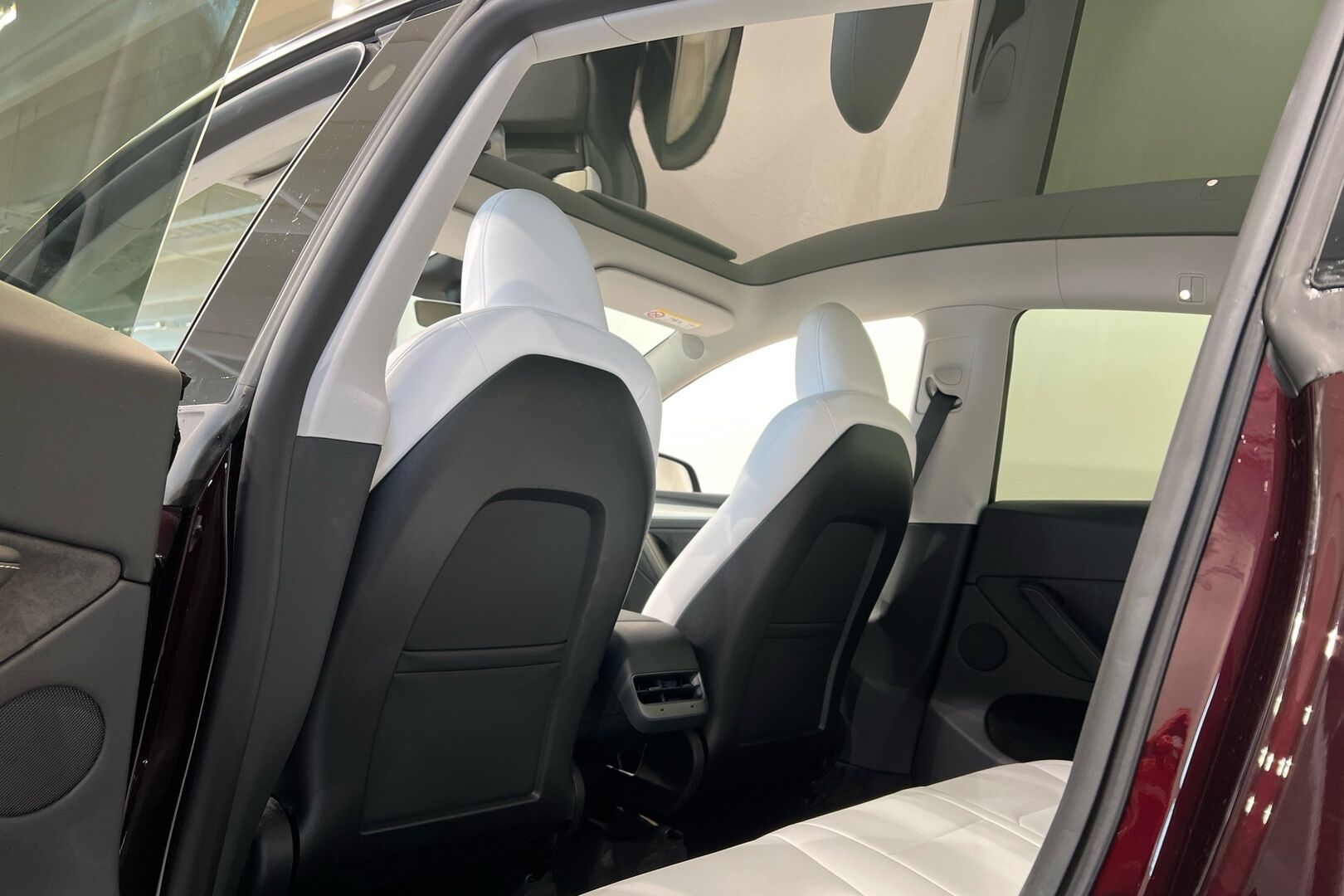 TESLA MODEL Y iso kuva 20
