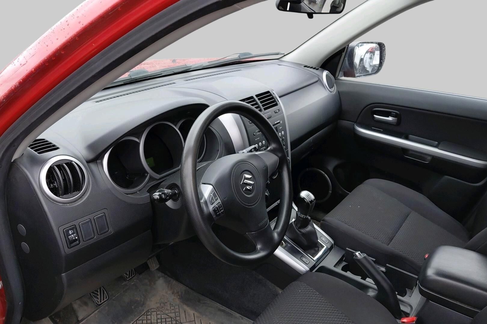 Suzuki Grand Vitara iso kuva 2