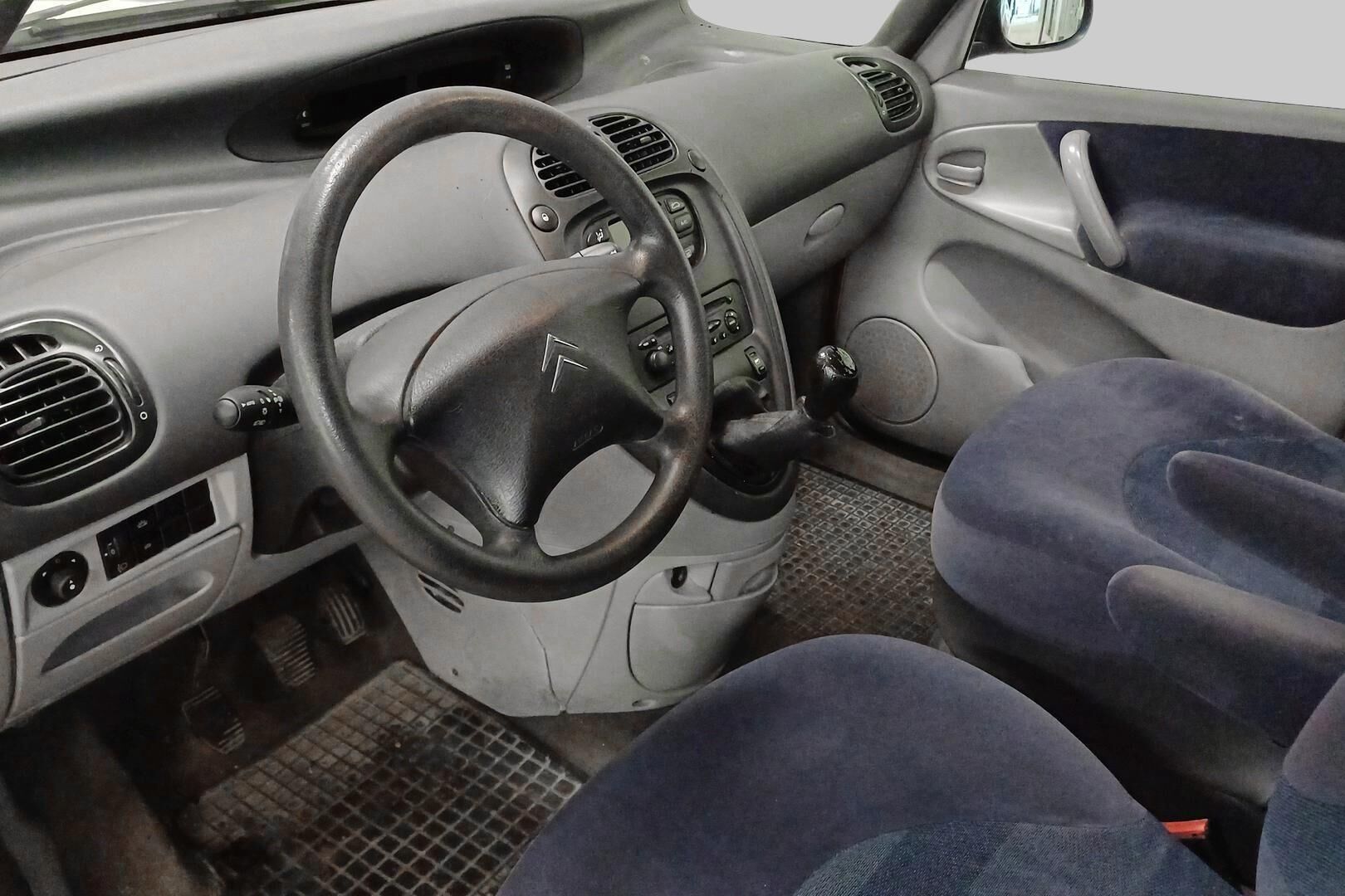 Citroen XSARA iso kuva 10