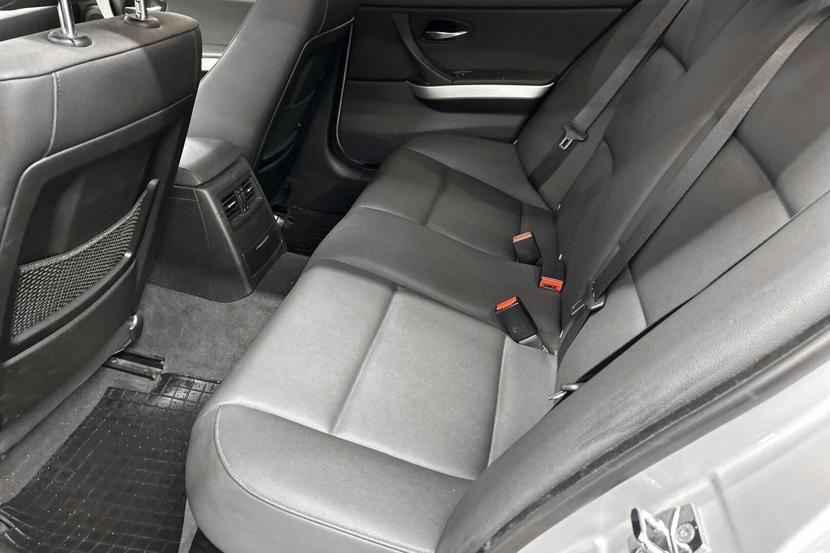 BMW 3-sarja iso kuva 8