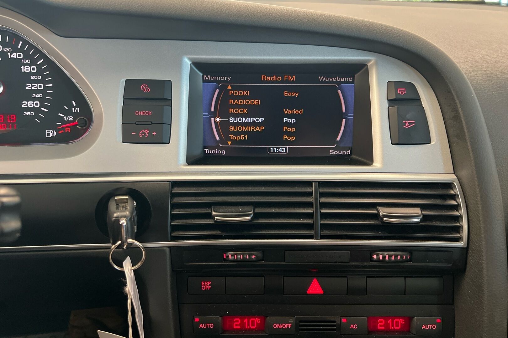Audi A6 iso kuva 18