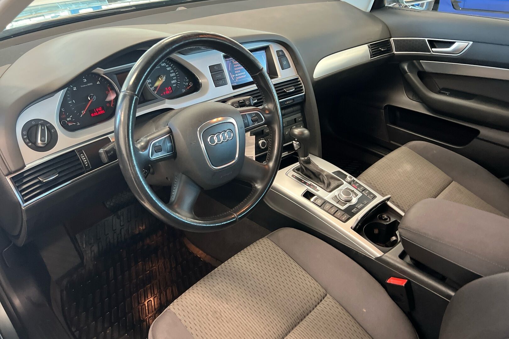 Audi A6 iso kuva 6