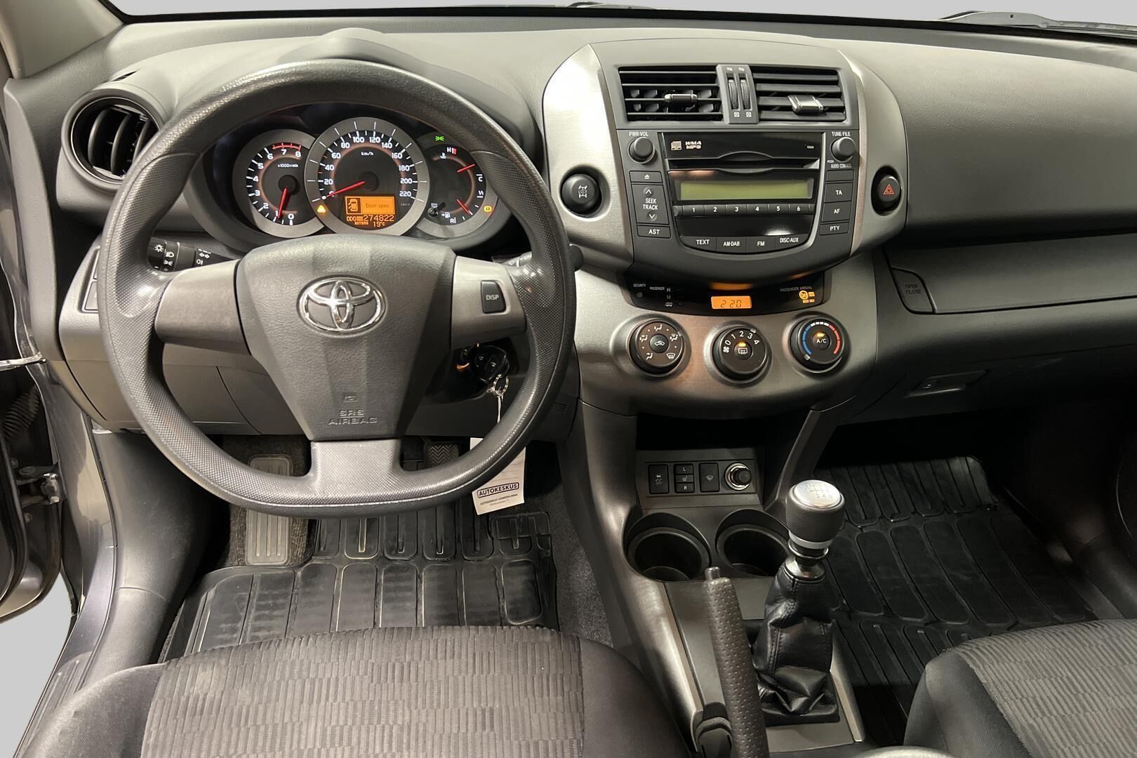 Toyota RAV4 iso kuva 11
