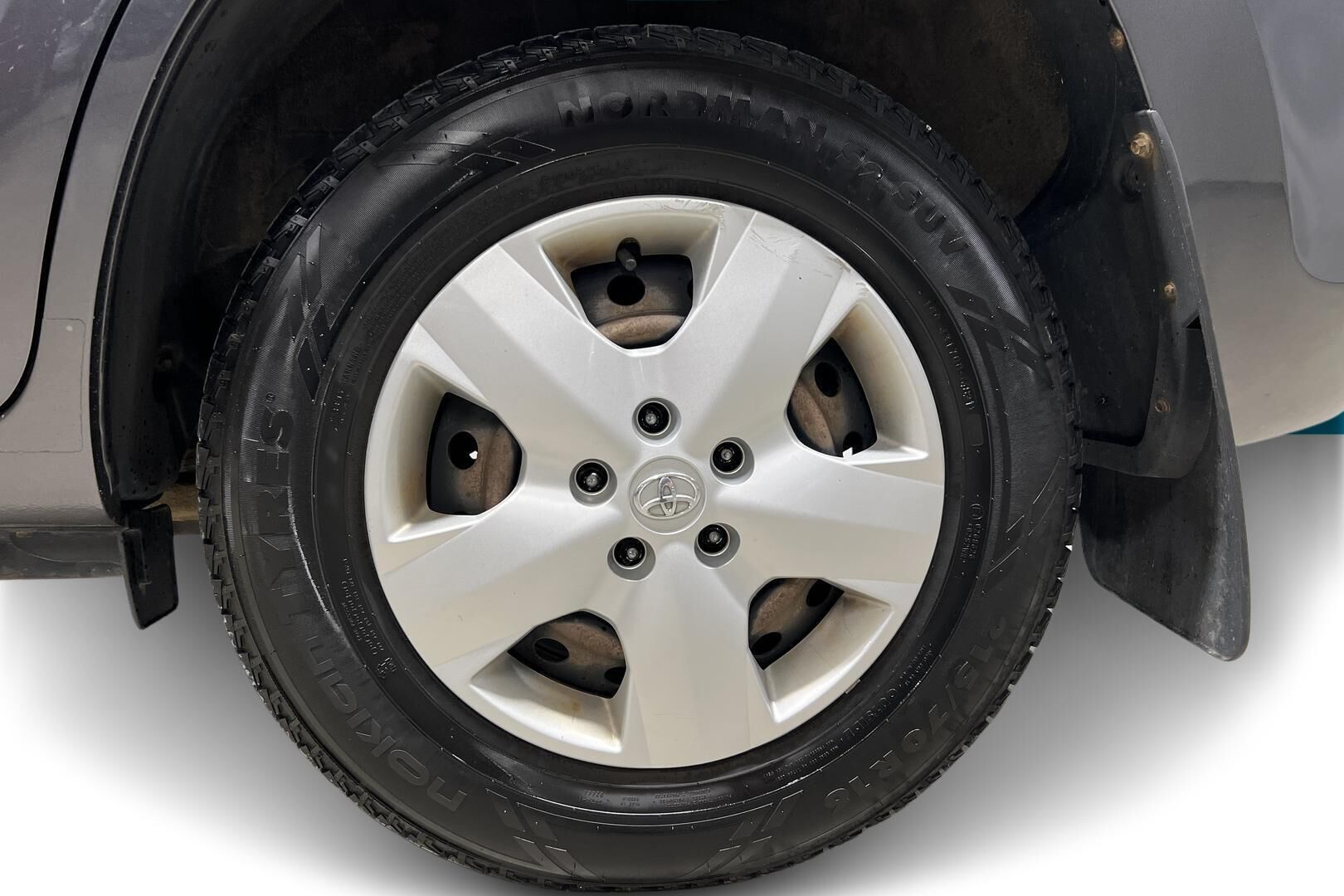 Toyota RAV4 iso kuva 13