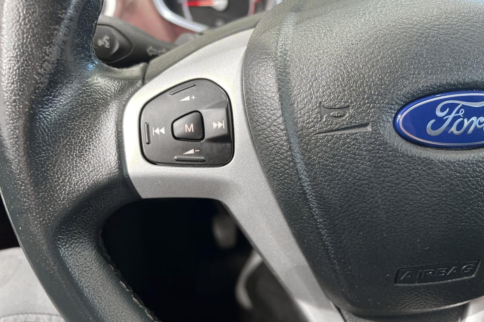 Ford Fiesta iso kuva 21
