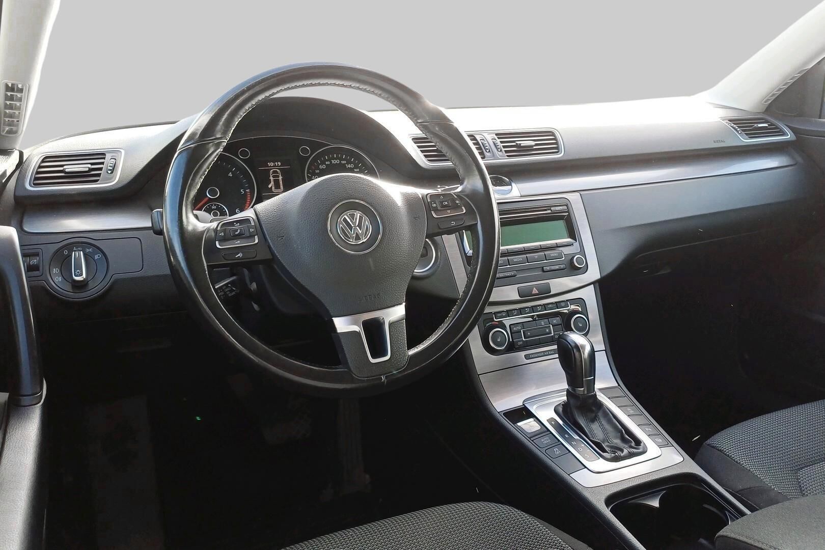 Volkswagen Passat iso kuva 2