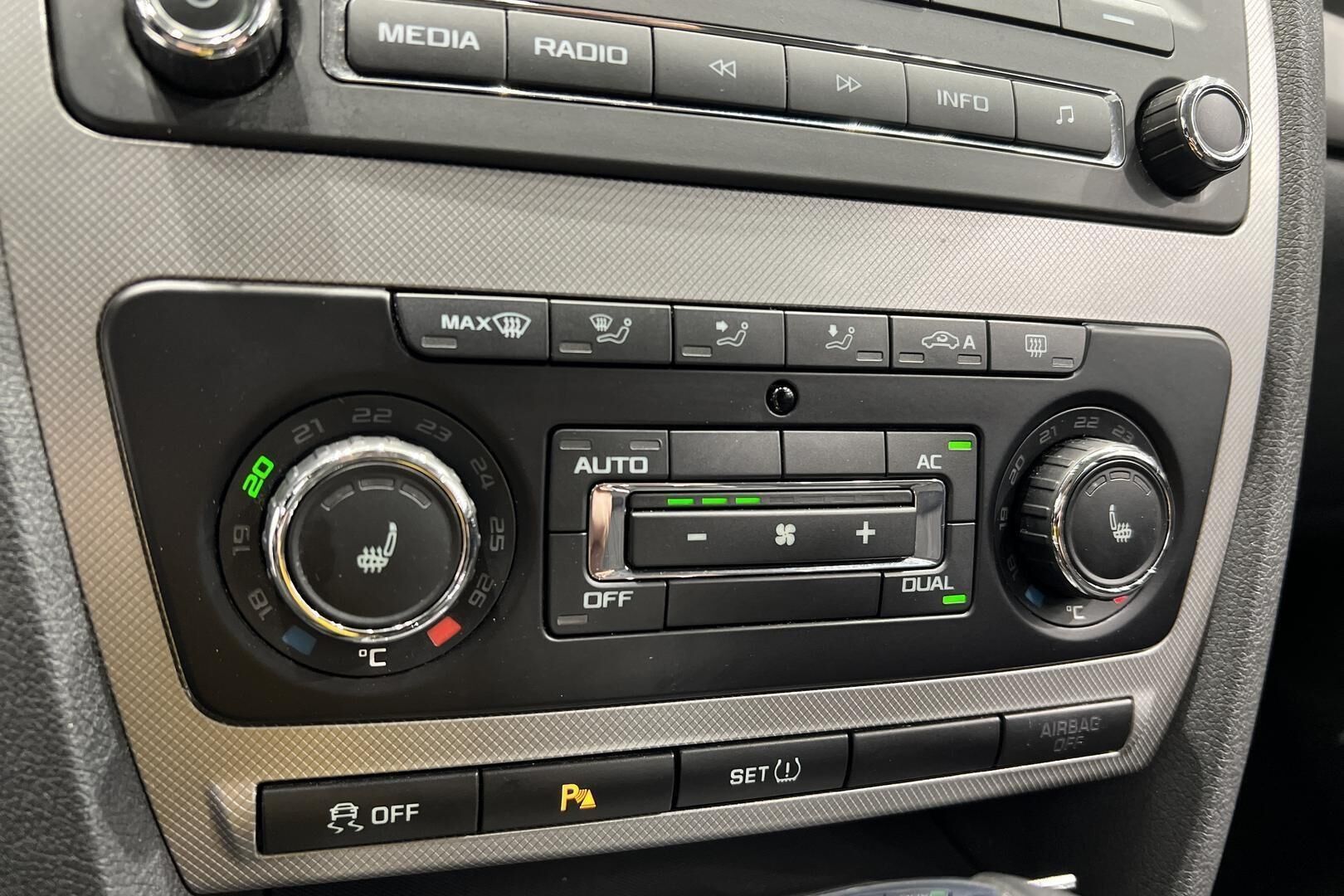 Skoda Octavia iso kuva 16