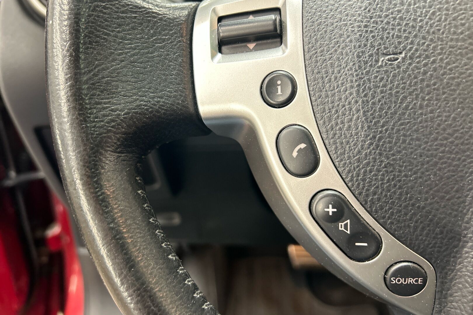Nissan Qashqai iso kuva 14