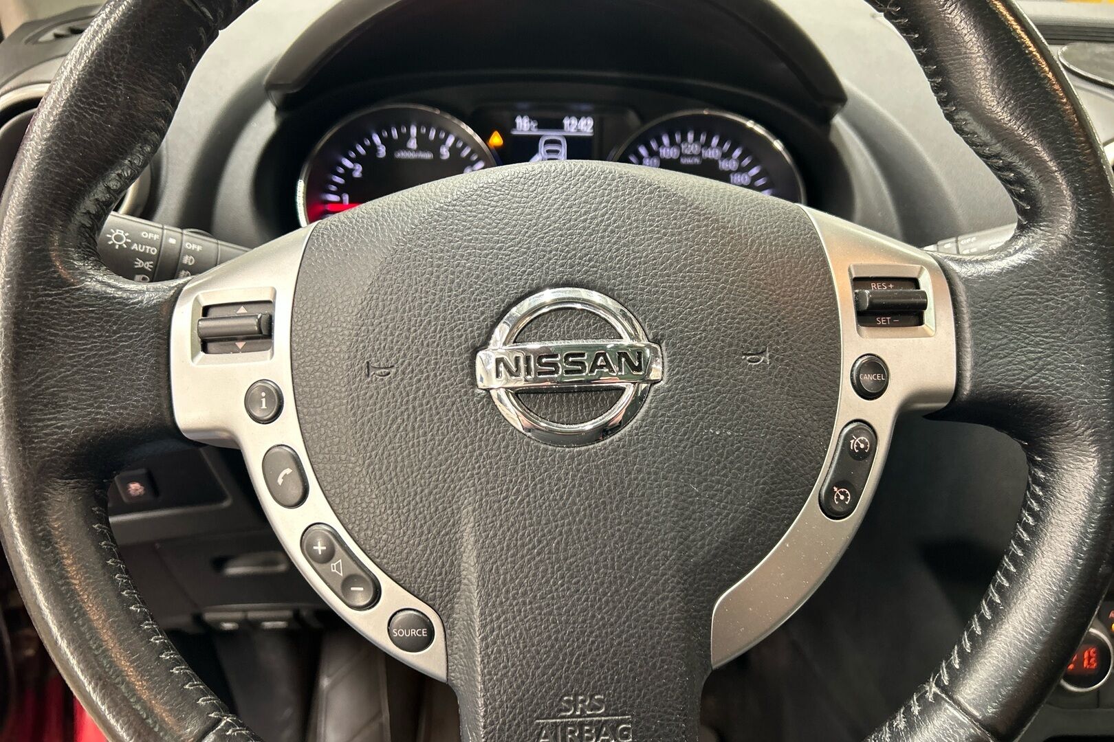 Nissan Qashqai iso kuva 17
