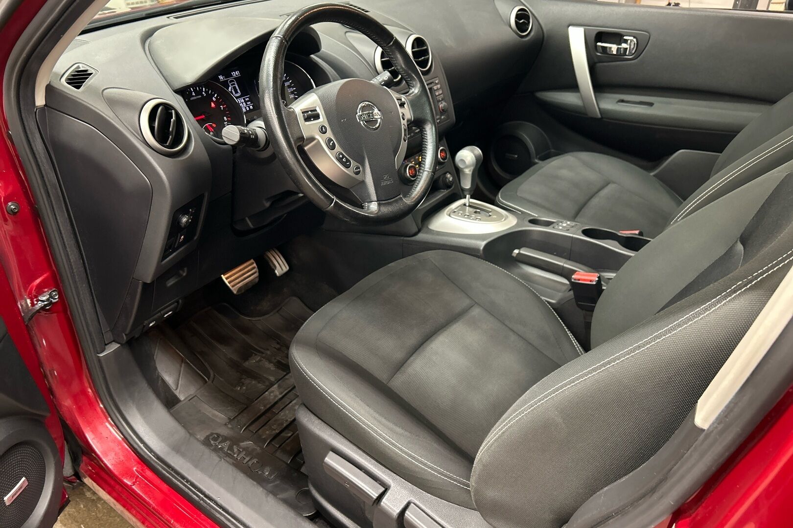 Nissan Qashqai iso kuva 7