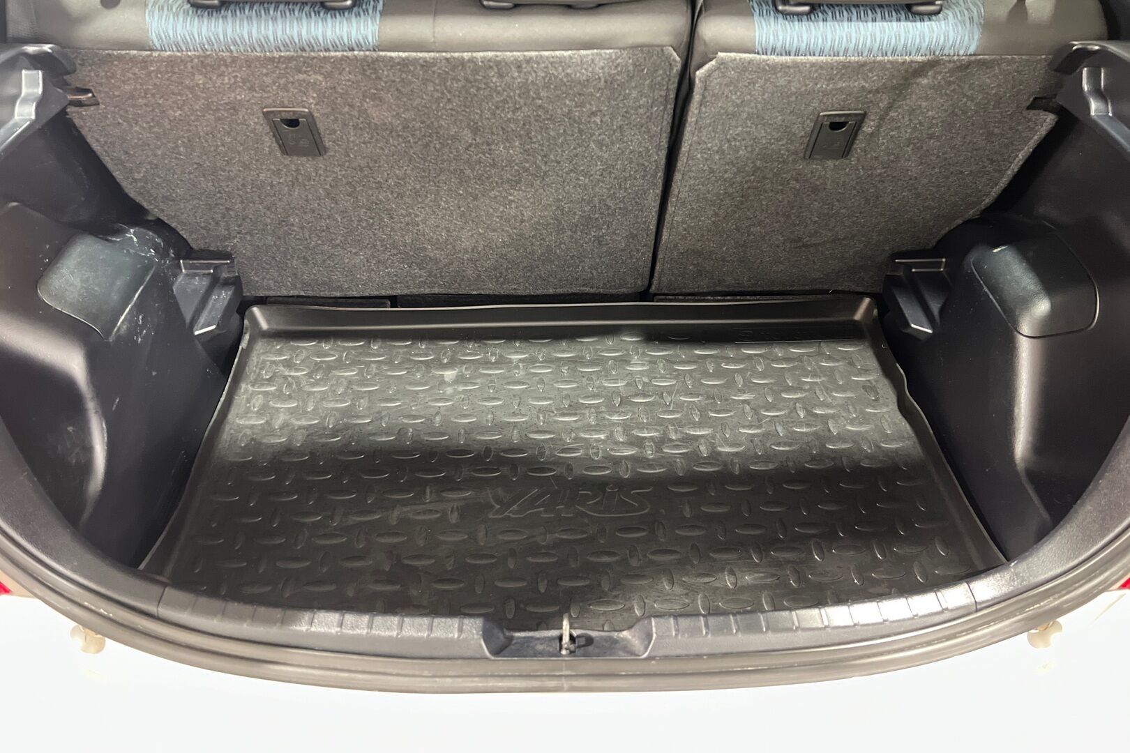 Toyota Yaris iso kuva 9