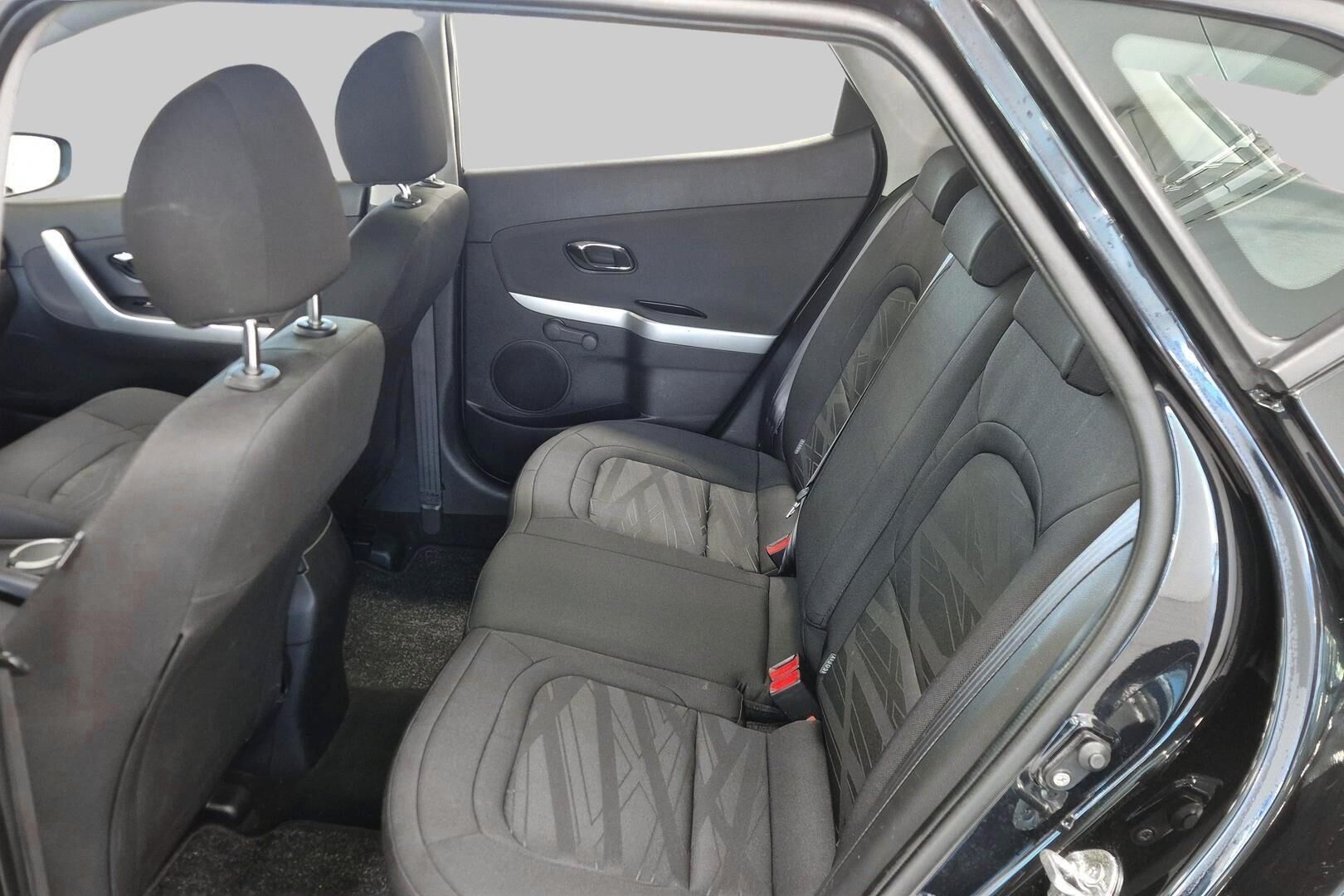 Kia cee'd iso kuva 18