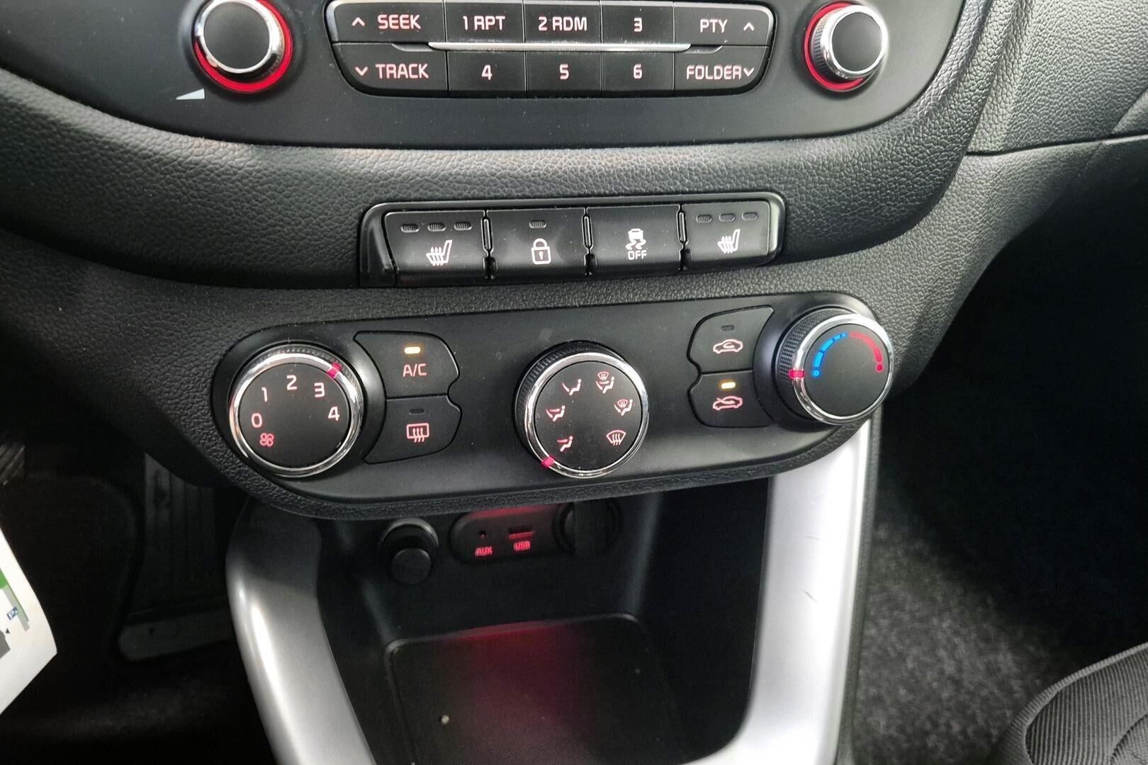 Kia cee'd iso kuva 6