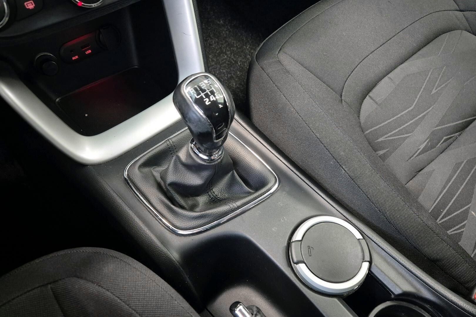 Kia cee'd iso kuva 7