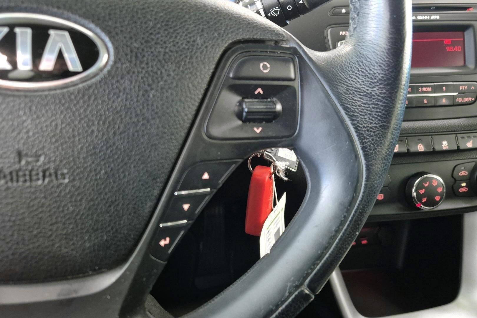 Kia cee'd iso kuva 8