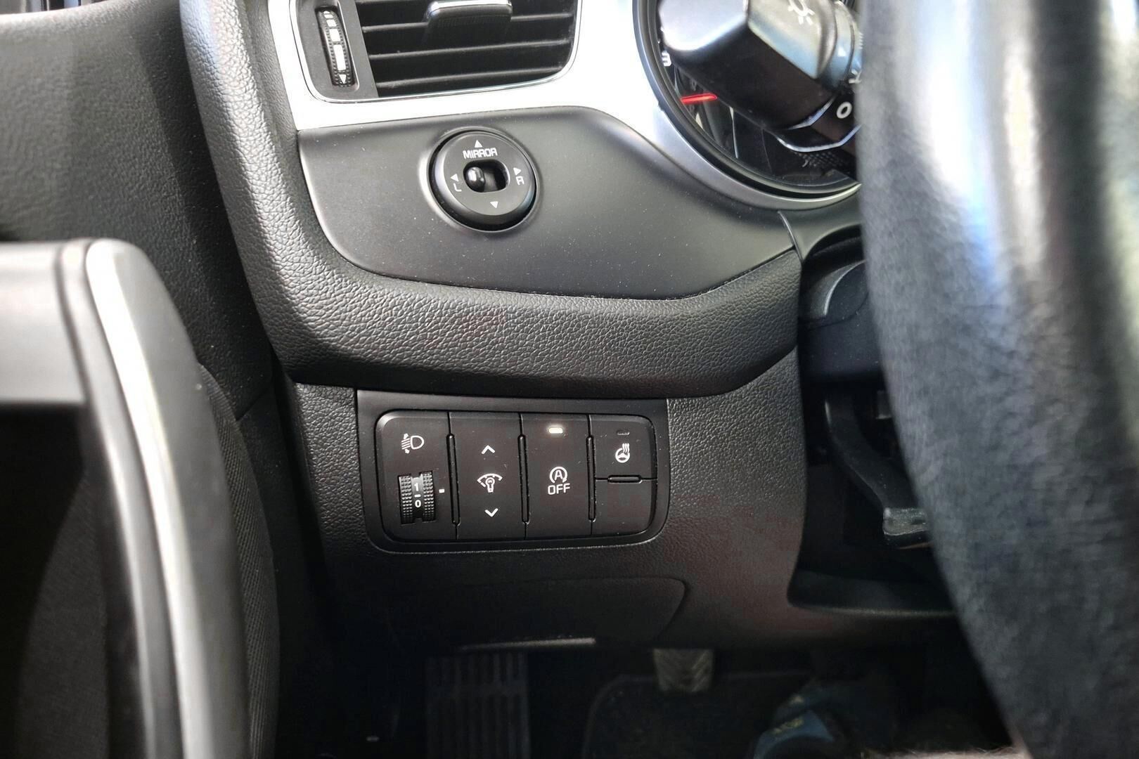 Kia cee'd iso kuva 10