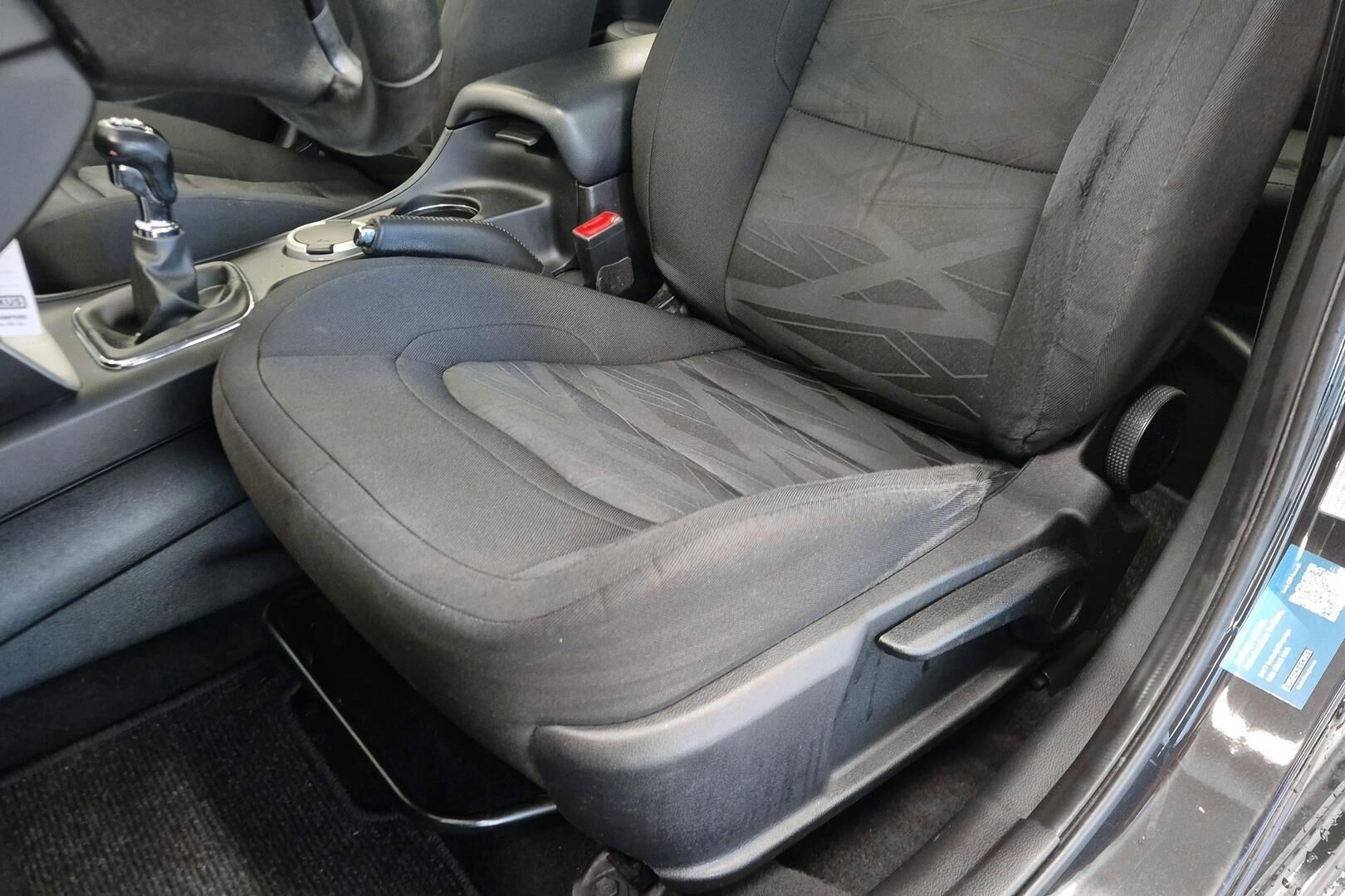 Kia cee'd iso kuva 11