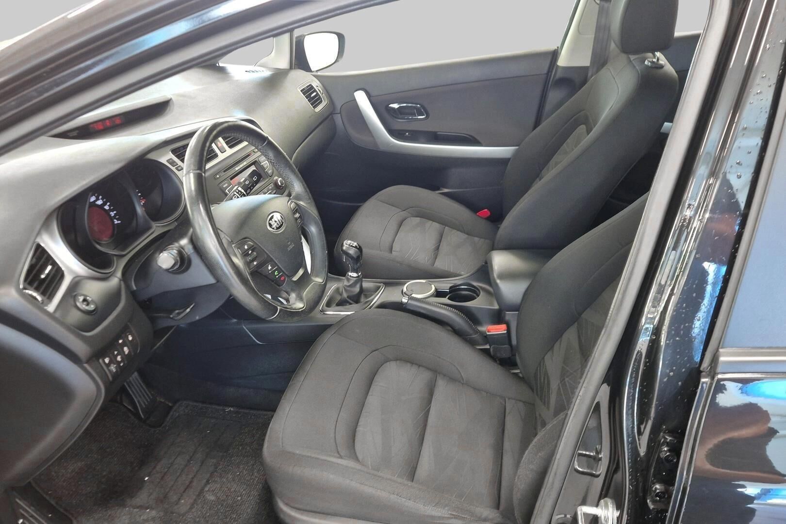 Kia cee'd iso kuva 4