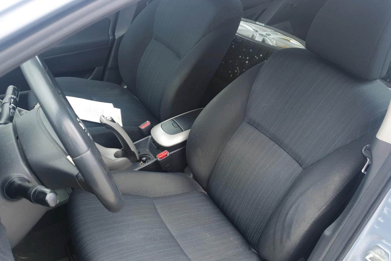 Toyota Auris iso kuva 10