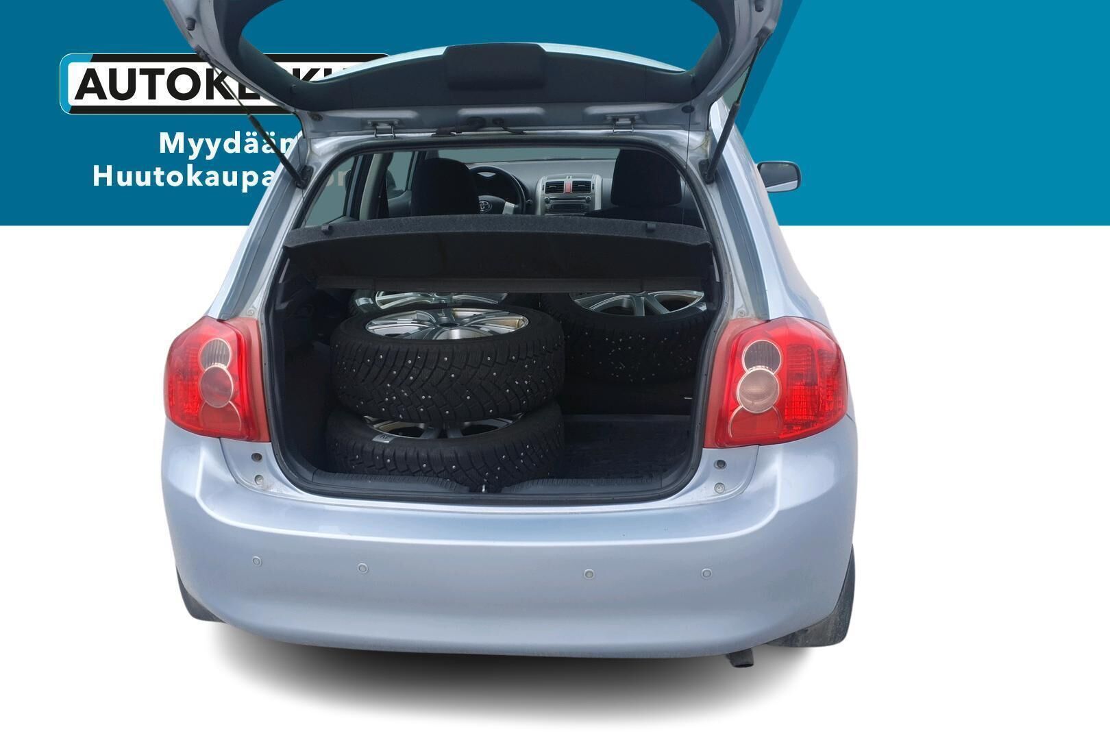 Toyota Auris iso kuva 12