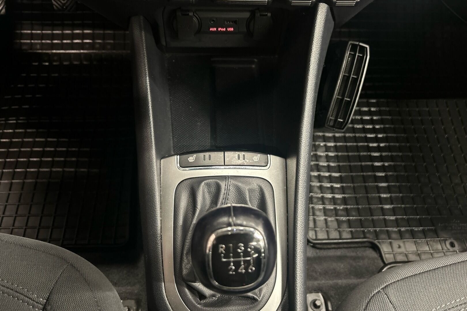 Kia Rio iso kuva 16