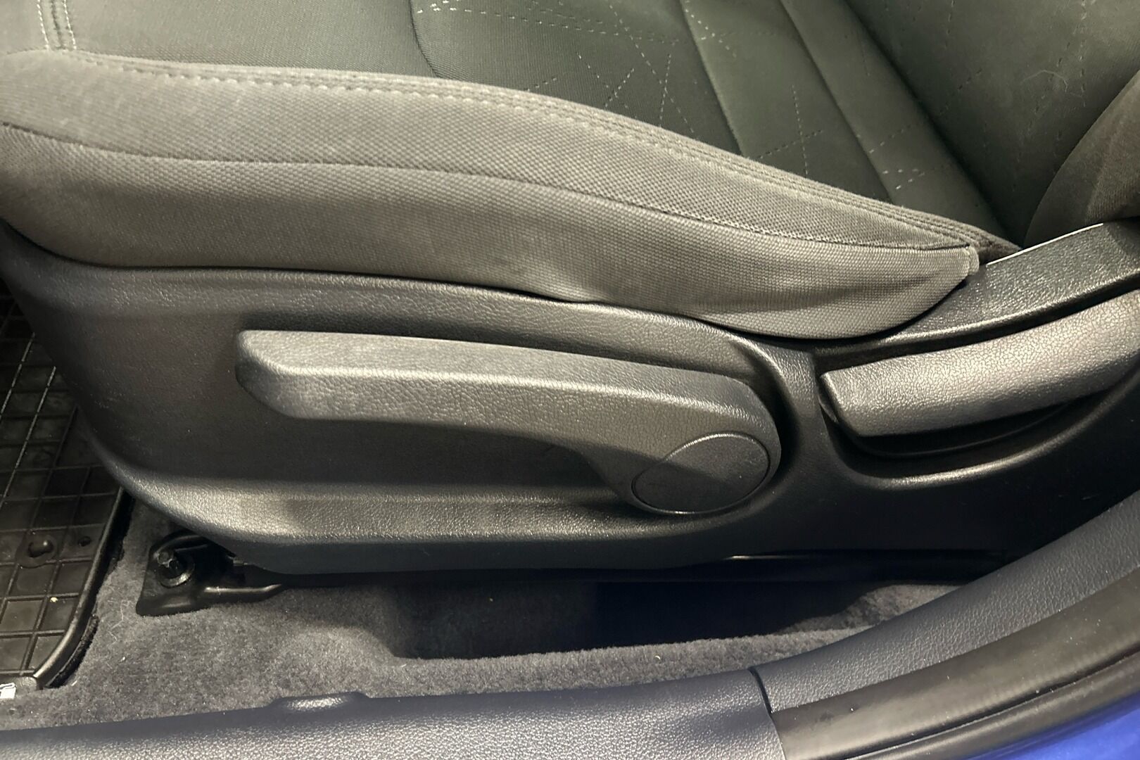 Kia Rio iso kuva 19