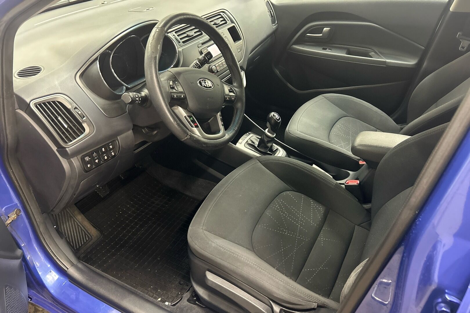 Kia Rio iso kuva 7