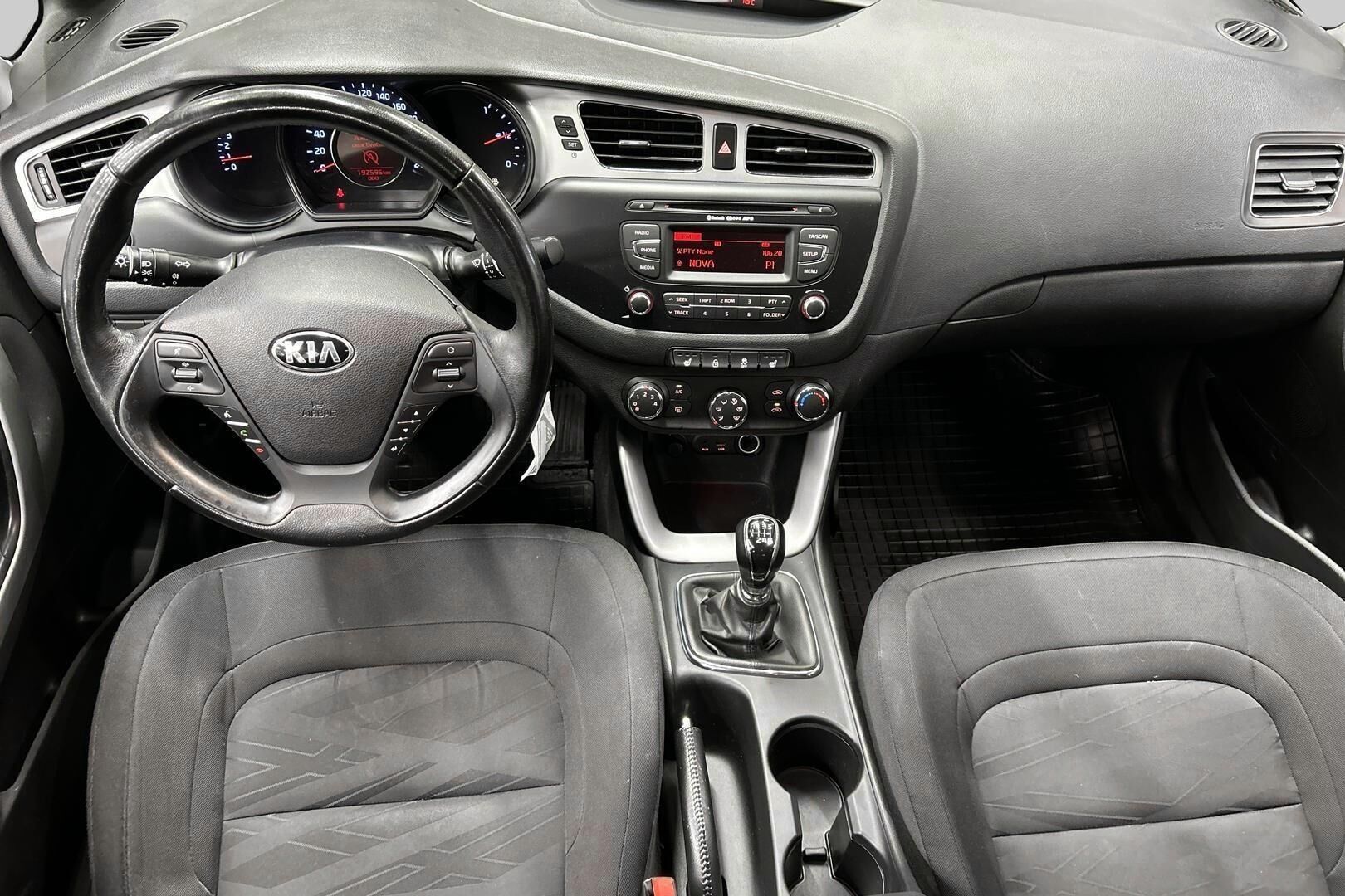 Kia cee'd iso kuva 10