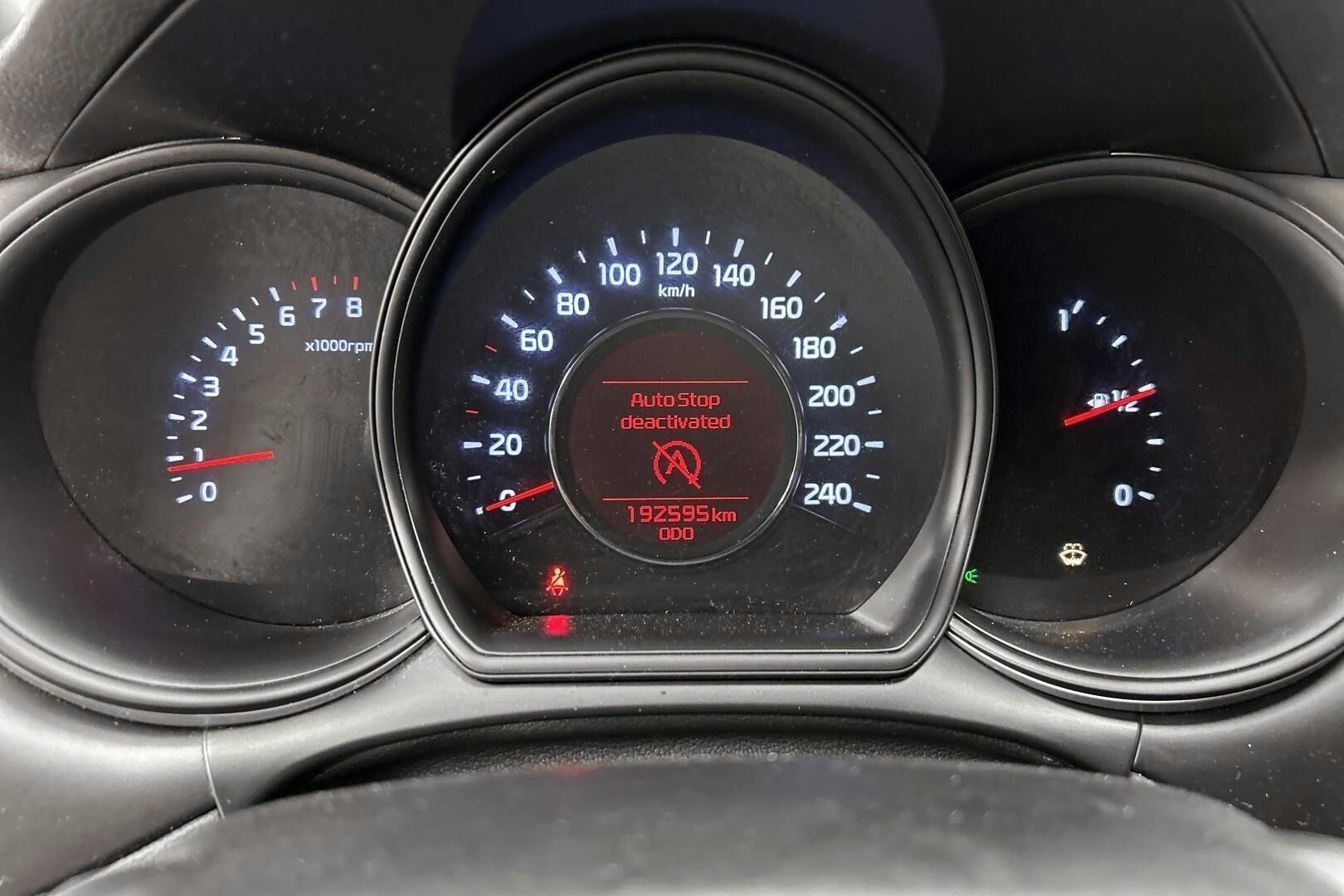 Kia cee'd iso kuva 17