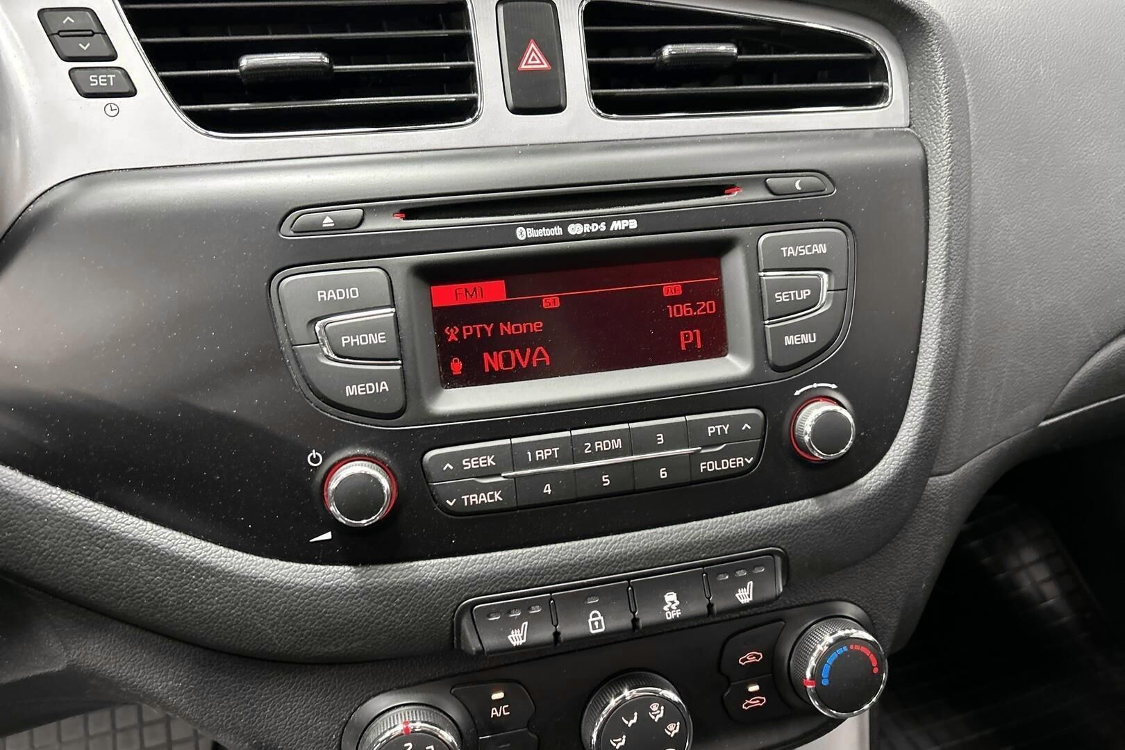 Kia cee'd iso kuva 19