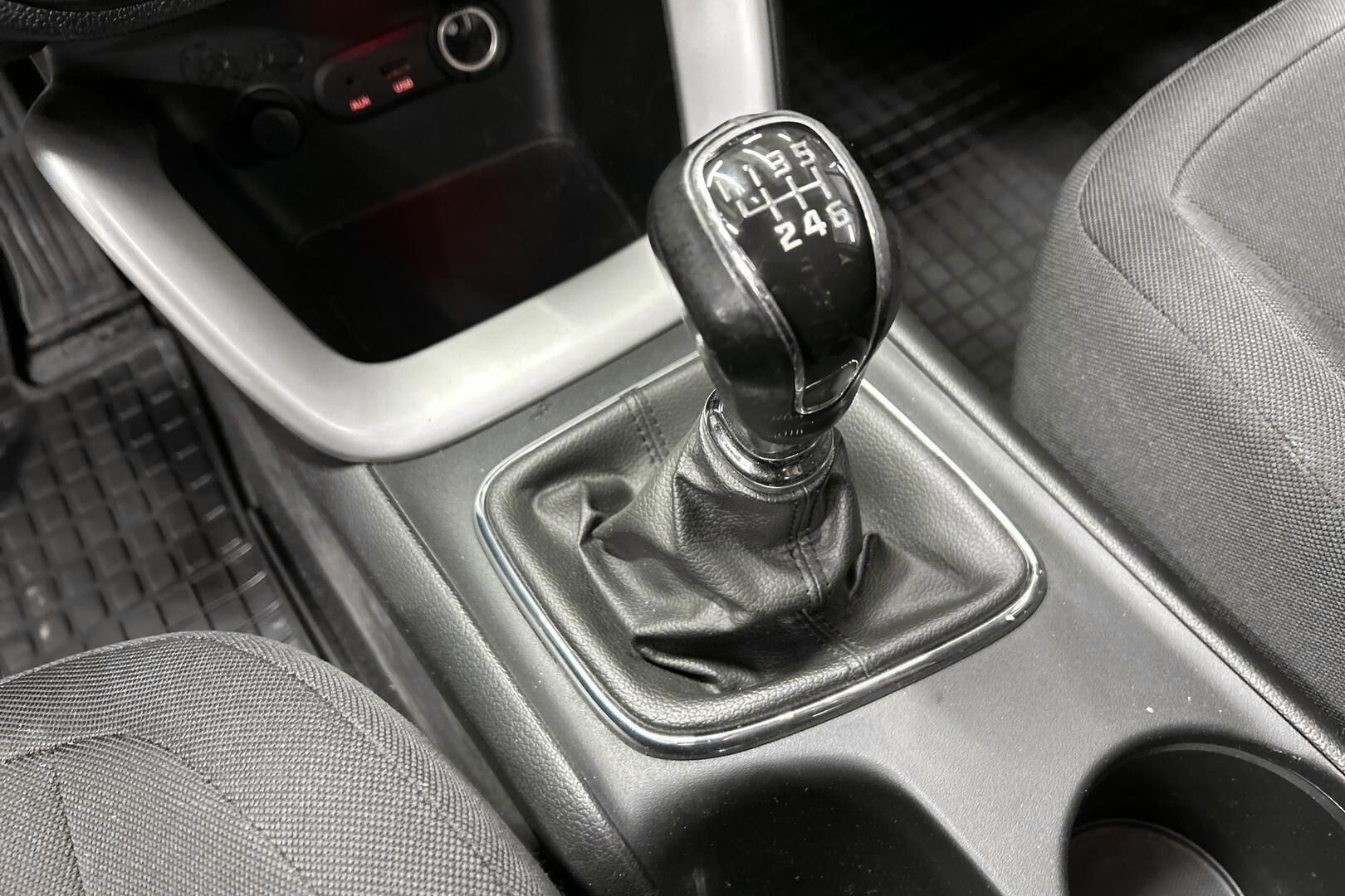 Kia cee'd iso kuva 20