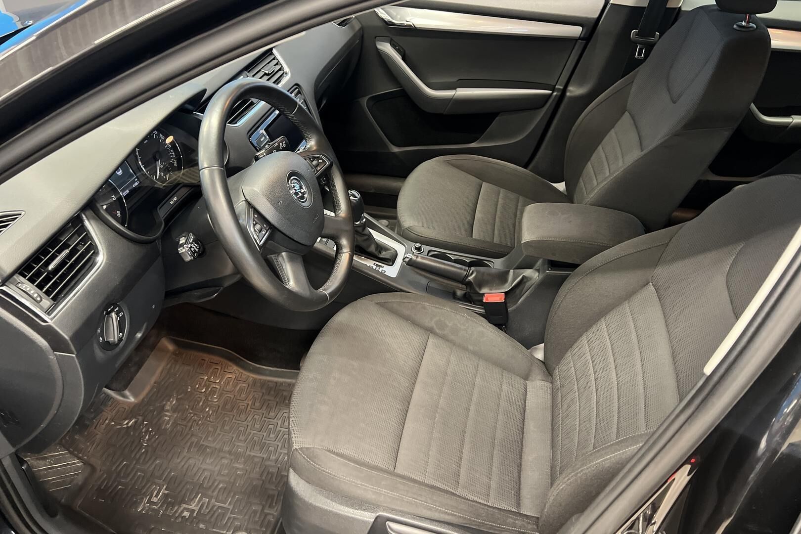 Skoda Octavia iso kuva 16