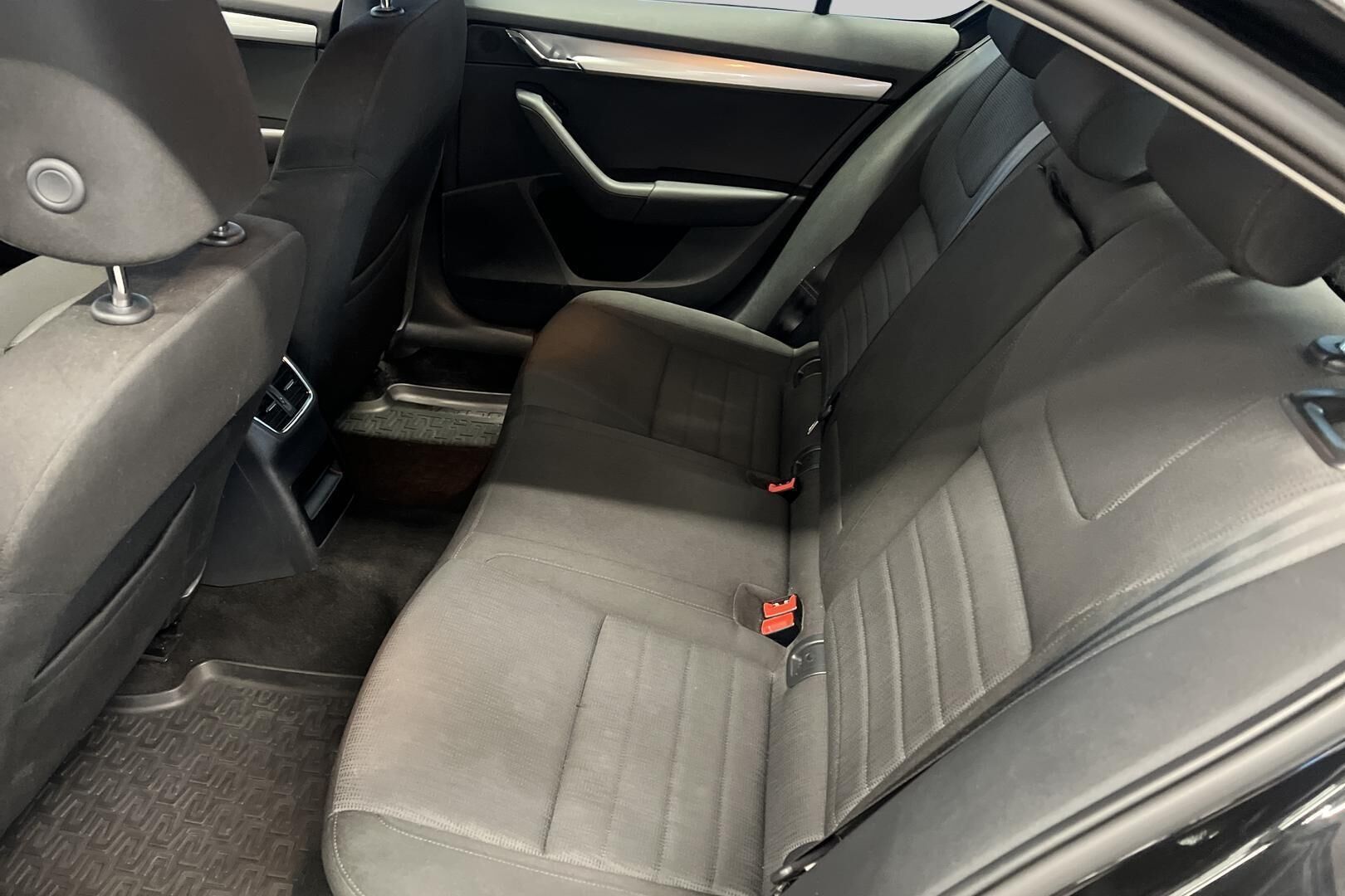 Skoda Octavia iso kuva 3