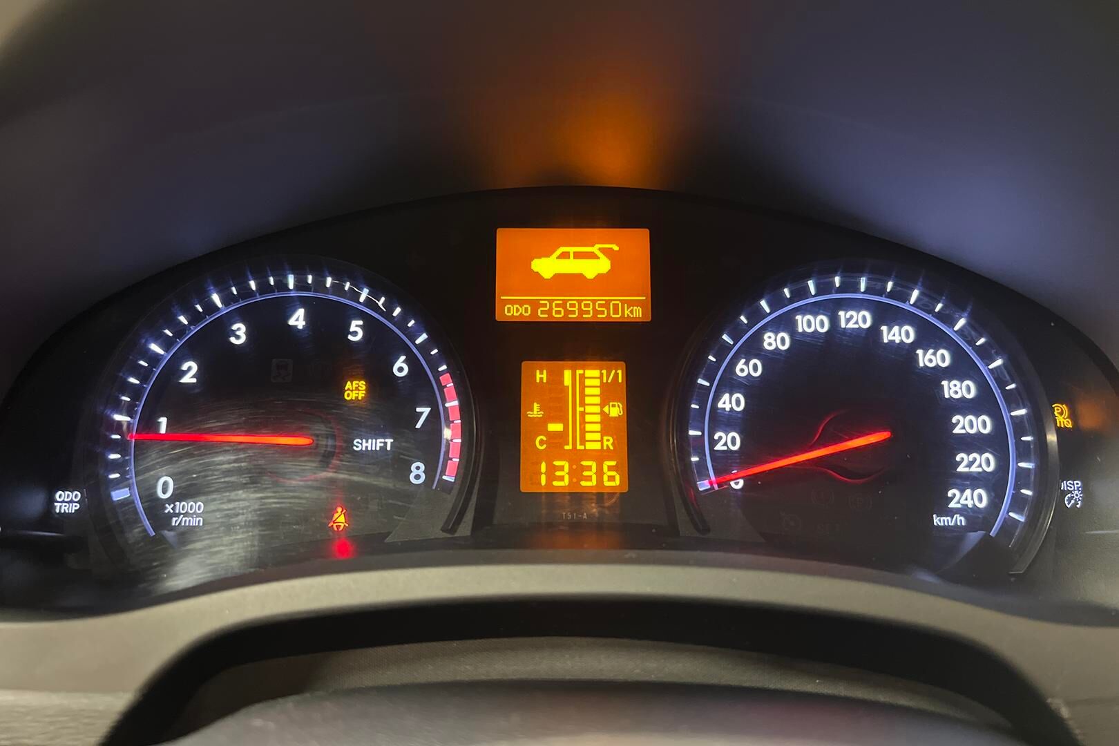 Toyota Avensis iso kuva 14