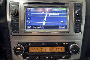 Toyota Avensis esikatselu 15