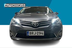 Toyota Avensis esikatselu 2