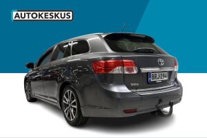 Toyota Avensis esikatselu 7