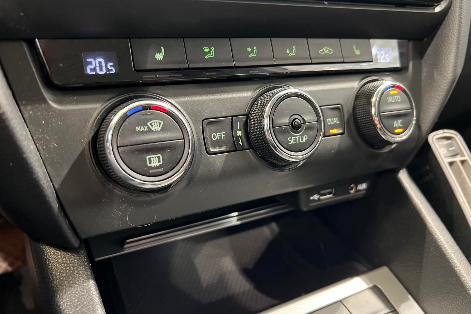 Skoda Octavia iso kuva 17