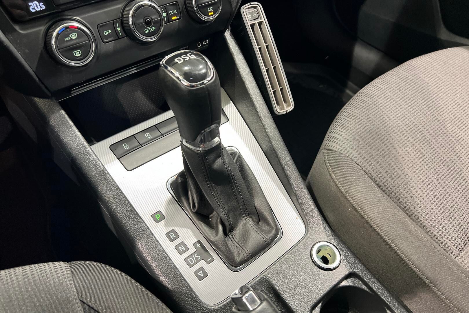 Skoda Octavia iso kuva 18