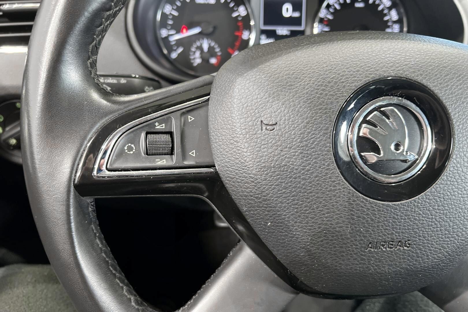 Skoda Octavia iso kuva 22