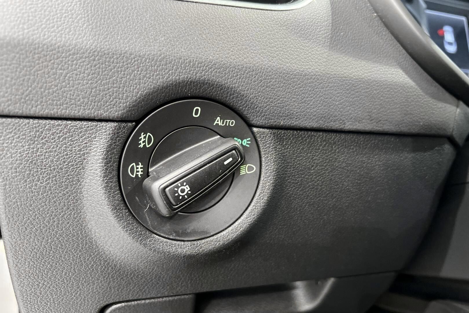 Skoda Octavia iso kuva 23