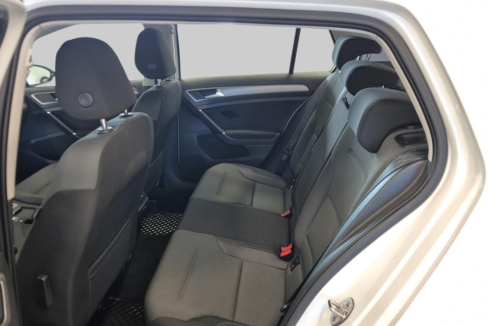 Volkswagen Golf iso kuva 1