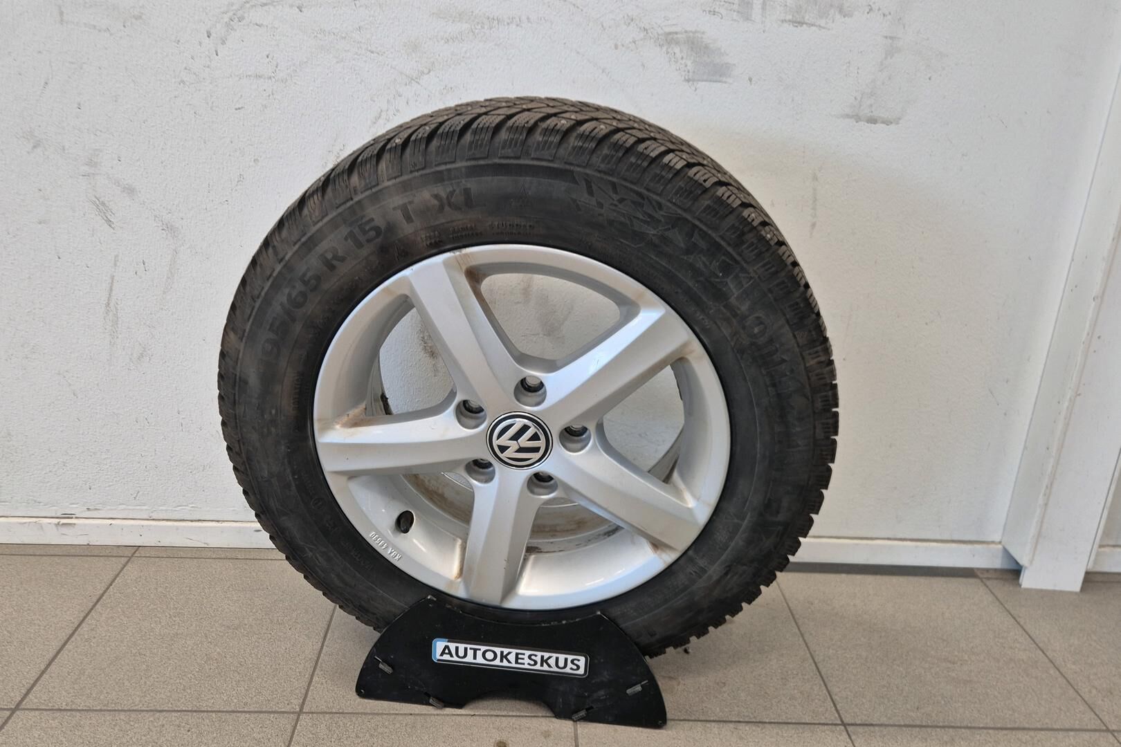 Volkswagen Golf iso kuva 11