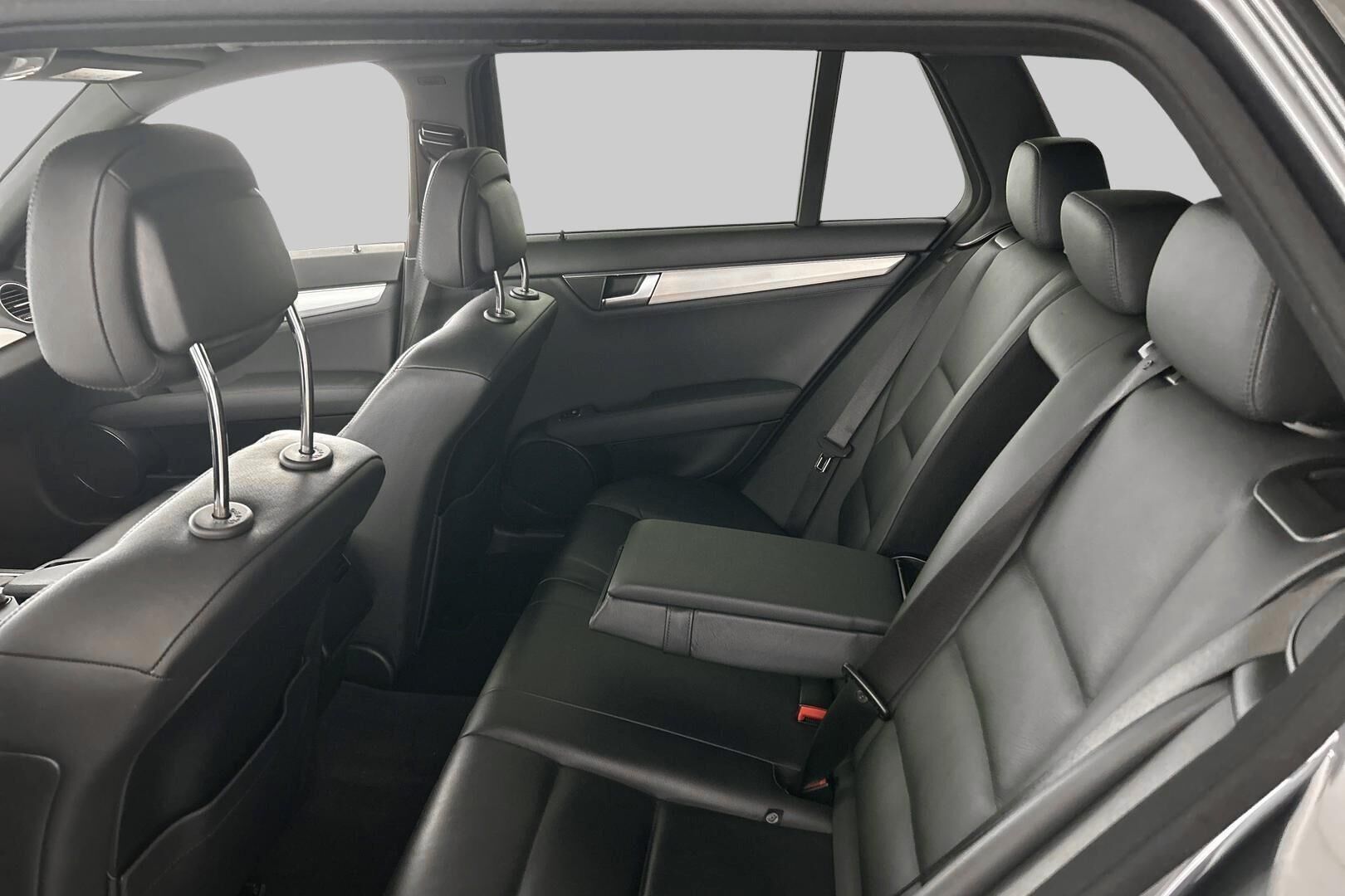 Mercedes-Benz C iso kuva 10