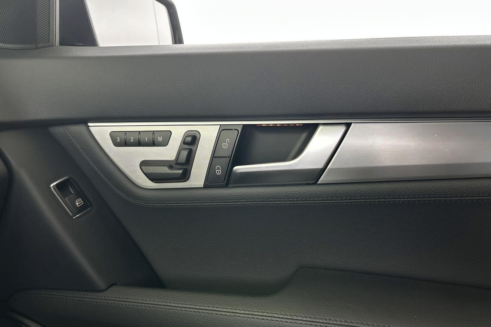 Mercedes-Benz C iso kuva 27