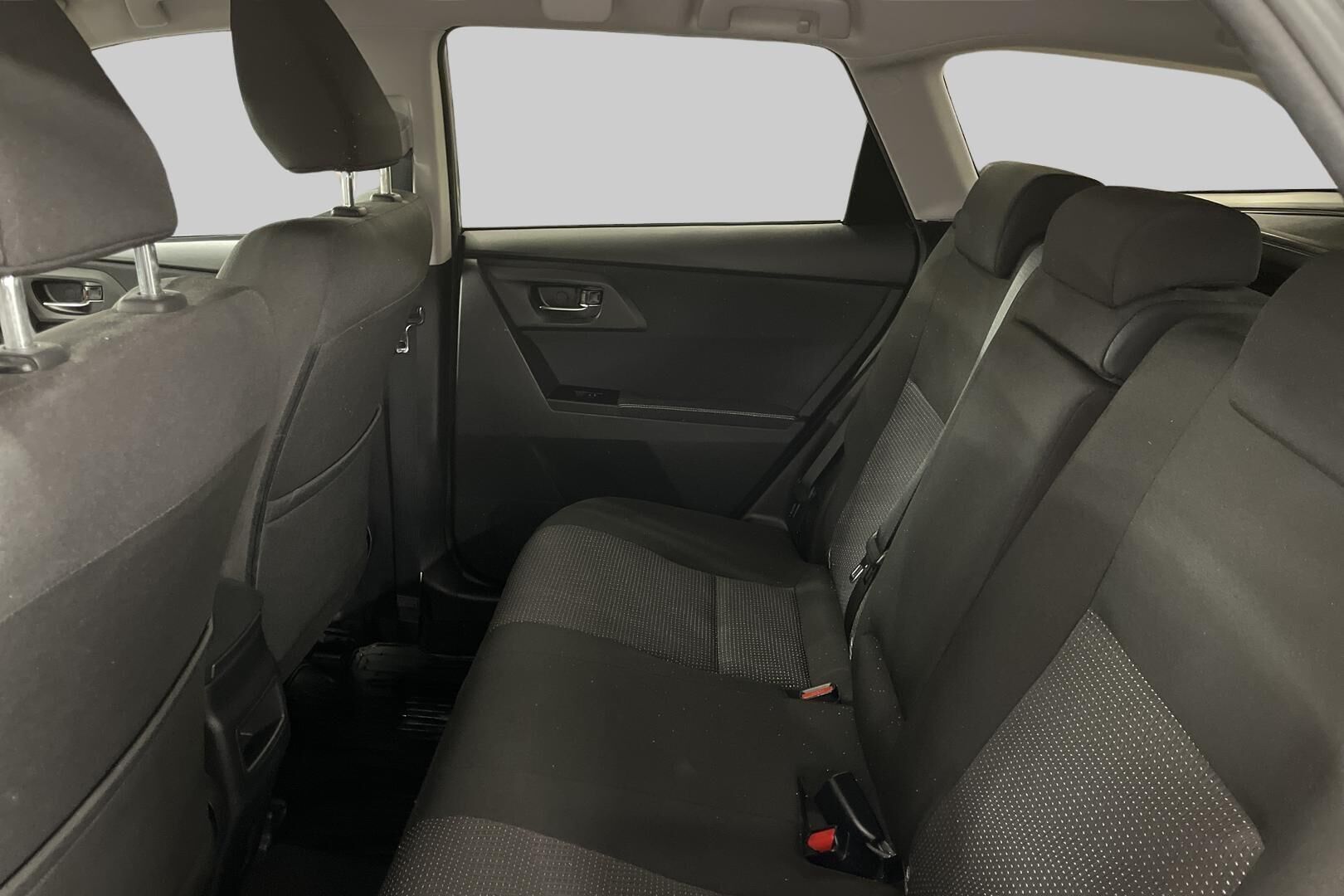 Toyota Auris iso kuva 10