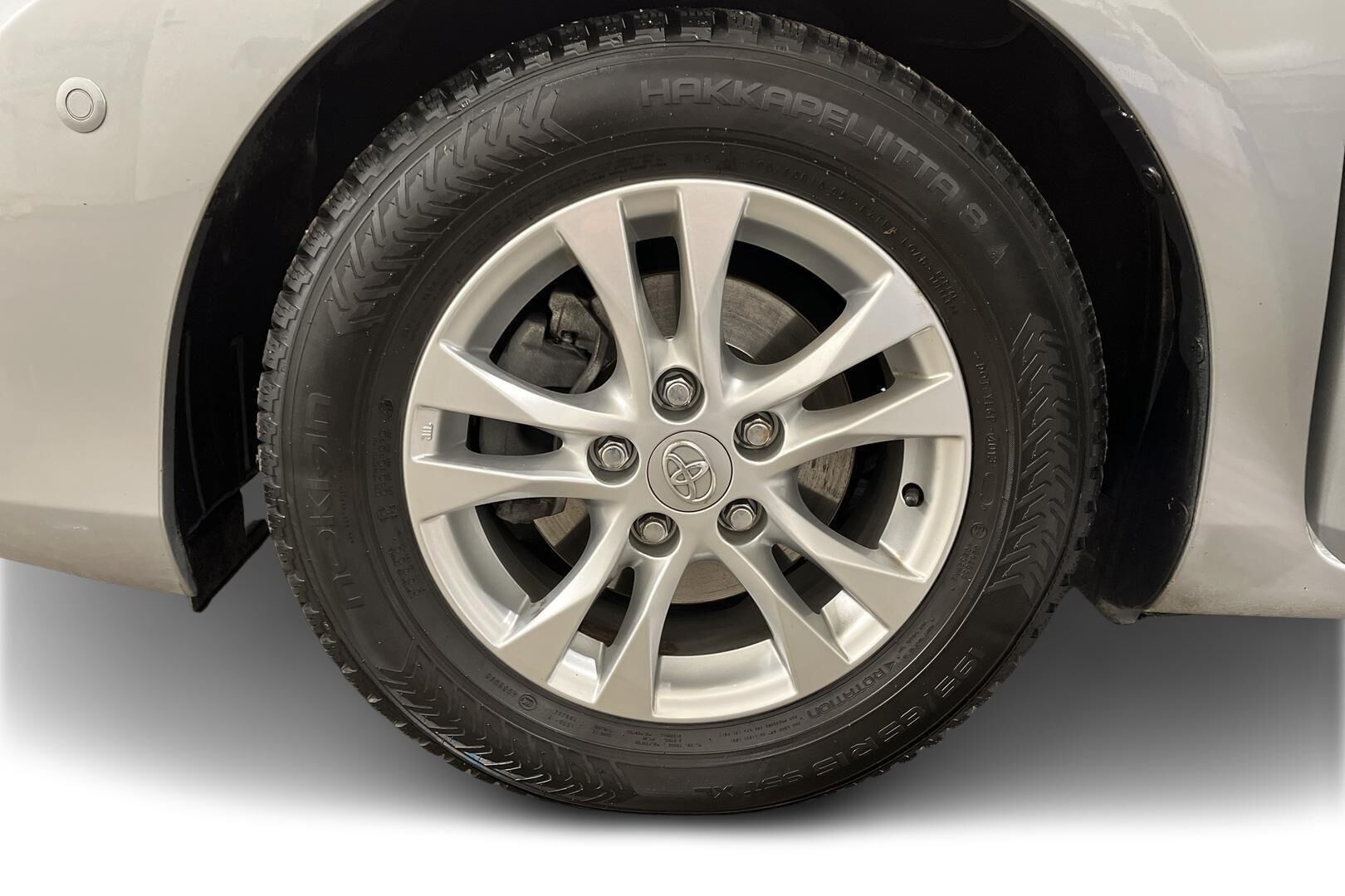 Toyota Auris iso kuva 13